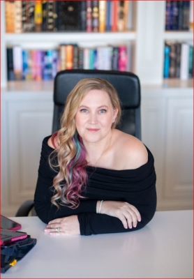 Romantasy Author Rebecca Yarros  to be Inducted  into the Colorado Author’s Hall of Fame September 6
